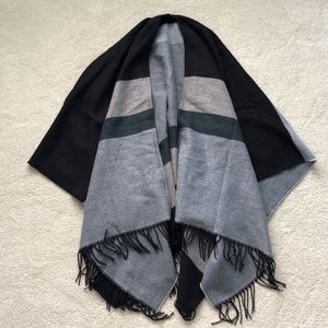 NWT Uniqlo Two-Way Stole